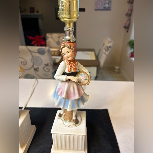 Price Drop🔥🔥🔥Pair Of Vintage Figural Lamps - Picture 4 of 11